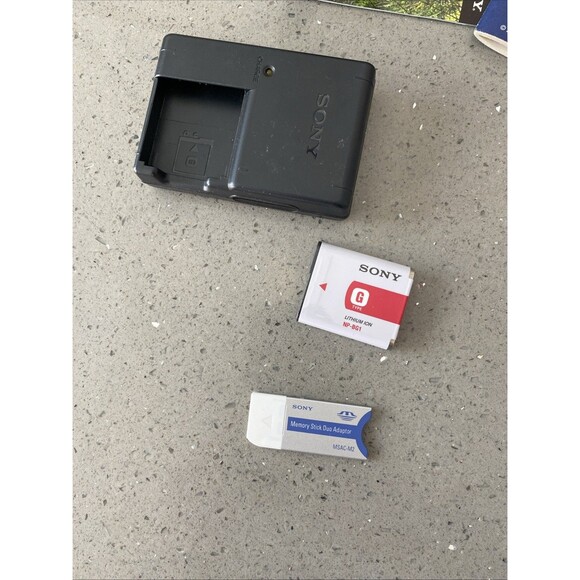 Sony Cybershot DSC-W150 Digital Camera 8.1 W/ Memory Stick & Battery/Charger - Picture 5 of 8